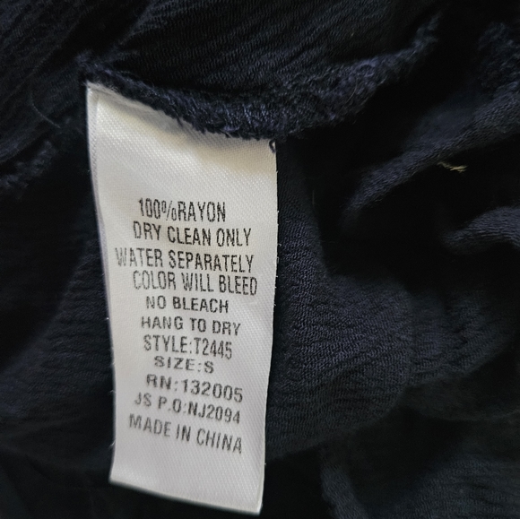 Entro Navy Cold Shoulder Crop Top - Picture 4 of 4